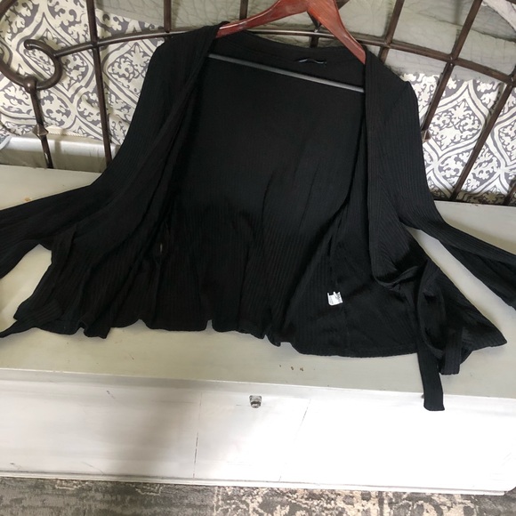 Coeor De Vague … black wraparound top - Picture 7 of 16